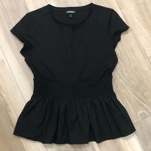 Black fitted T-shirt with peplum hem
